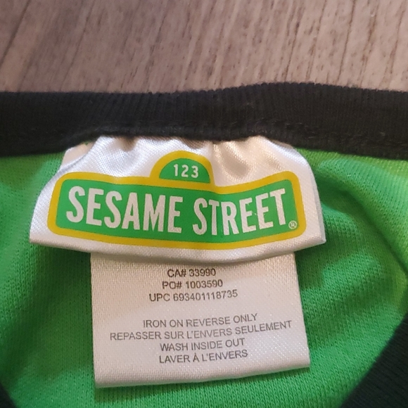🧡 Sesame Street | Oscar the Grouch Onesie | 6-12 M - Picture 3 of 4